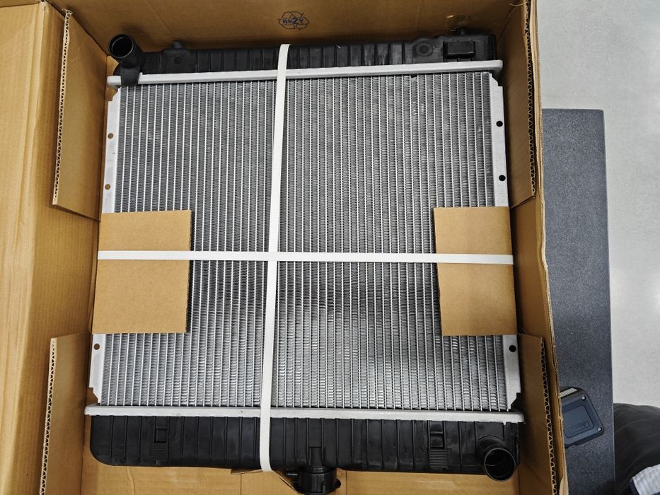 Radiador água Mercedes w123 - Novo