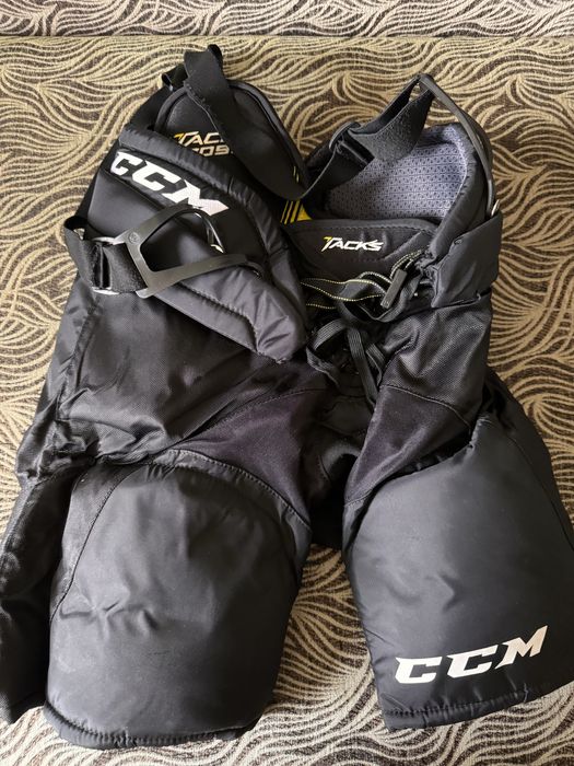 Дитяча хокейна форма JR б/у стан нових шолом, шорти , захист , ковзани