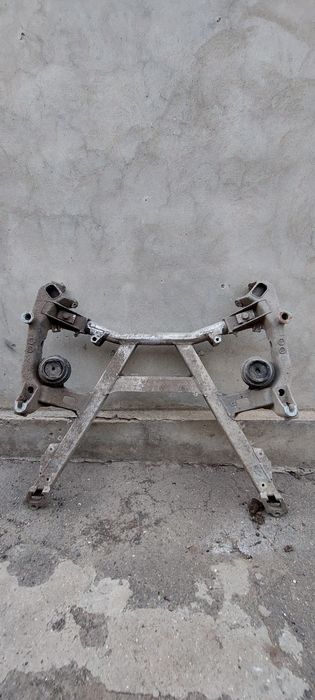 Продам подрамник Bmw e39