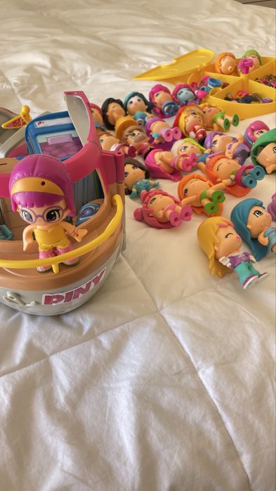 25 pinipons com barco iate e Cabeça surpresa rosa