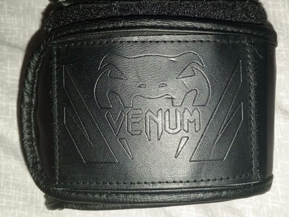 Оригинальные бокс перчатки Venom