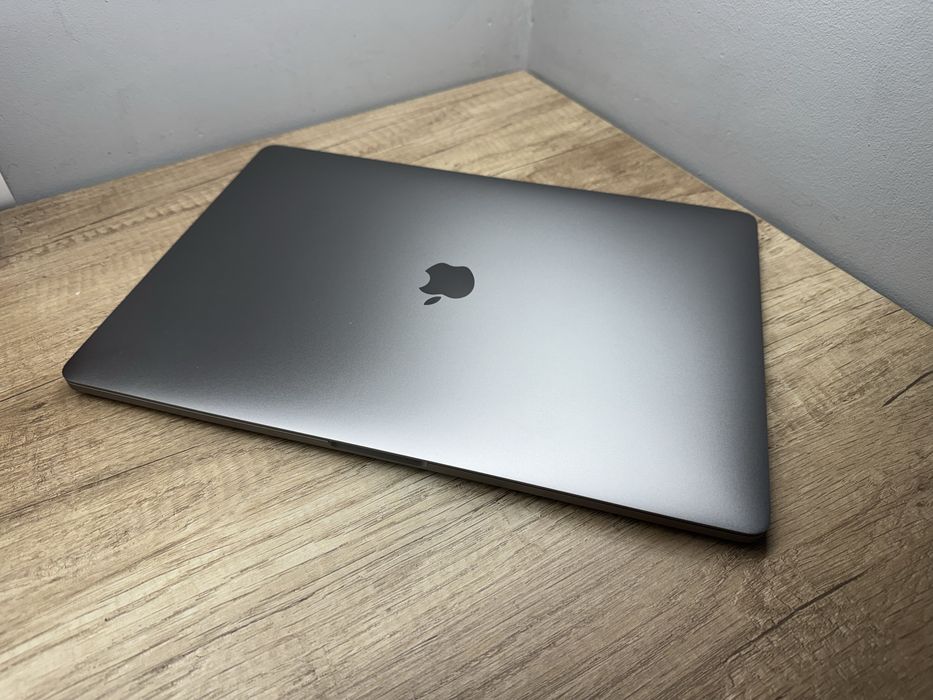 Macbook PRO Retina 15.4” czterordzeniowy 2.8 GHz 16GB ssd 256