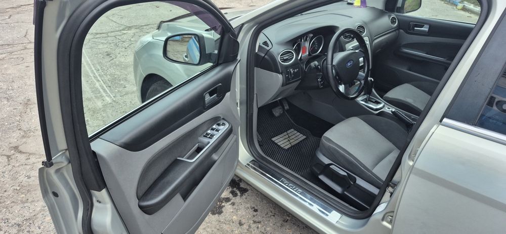 Продаю Форд фокус 2010 2.0 АКПП в комплектации Ghia