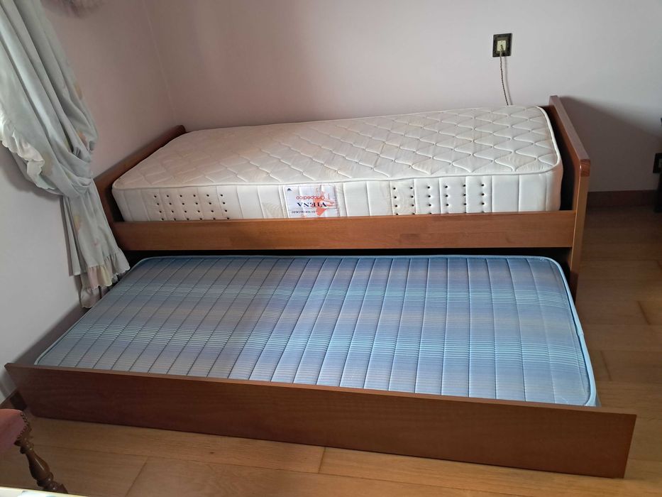 Cama-gaveta 90X200 cm + 2 colchões como nova