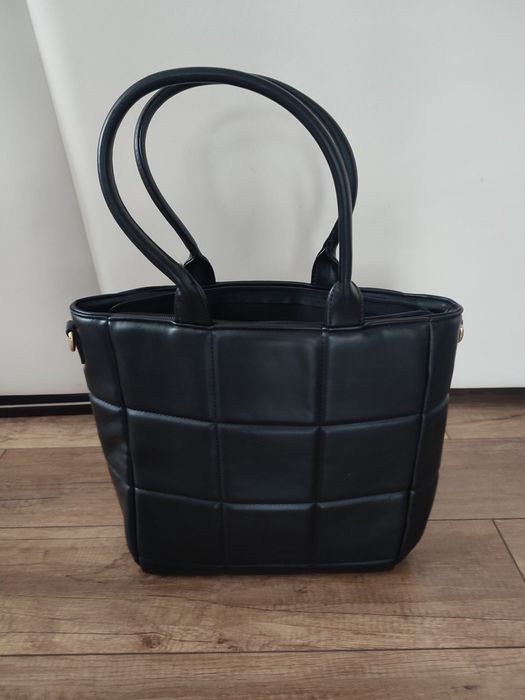 Torebka czarna pikowana