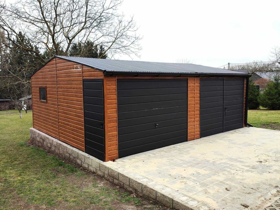 Garaż blaszany 7×6 m – złoty dąb jasny/czarny matowy