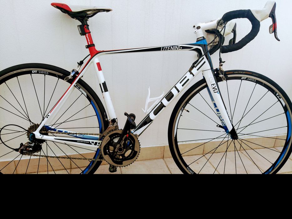 Bicicleta de estrada CUBE