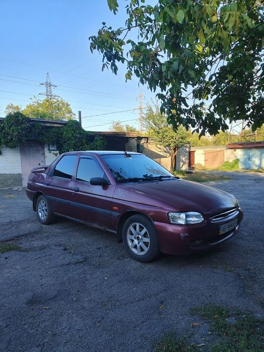 Форд ескорд 1997 1.4 бензин