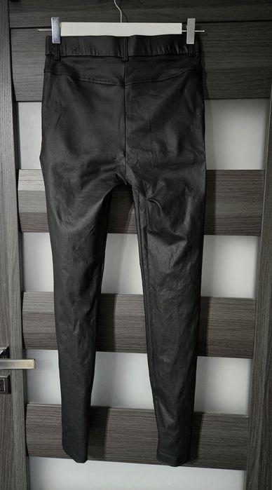 Woskowane spodnie, Zara rozm. S