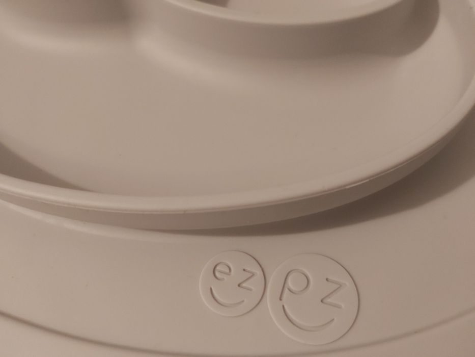 Ezpz szary silikonowy talerzyk BLW