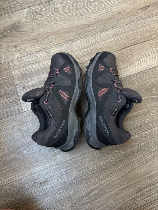 Кросівки трекінгові для дівчини Salomon Rhossili GTX р.36, устілка 23,5см. стопа 22см. сірі з рожевим