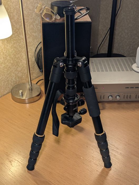 Продам штатив Zomei Q666