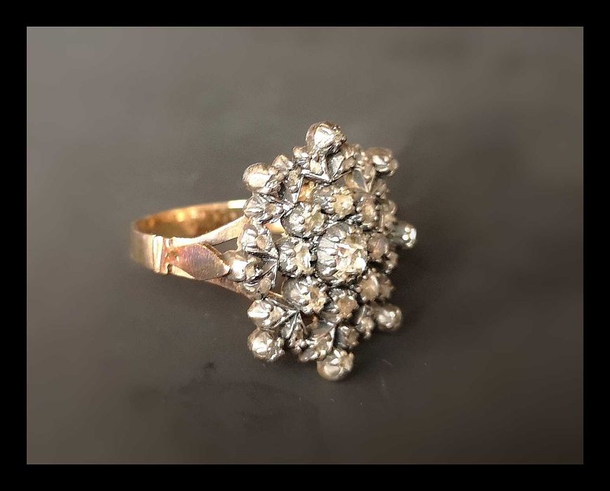Anel Antigo em Ouro e Prata com Diamantes Naturais