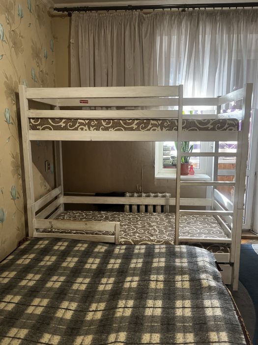 Двохярусне ліжко з ортопедичними матрацами