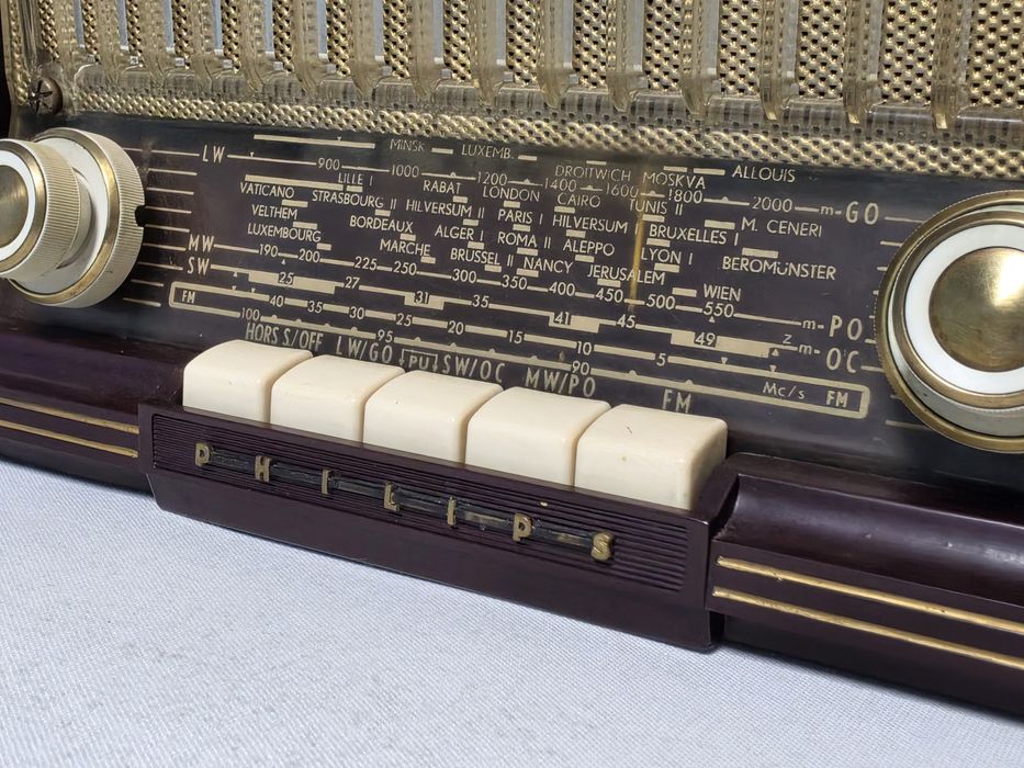 Rádio antigo reparado Philips