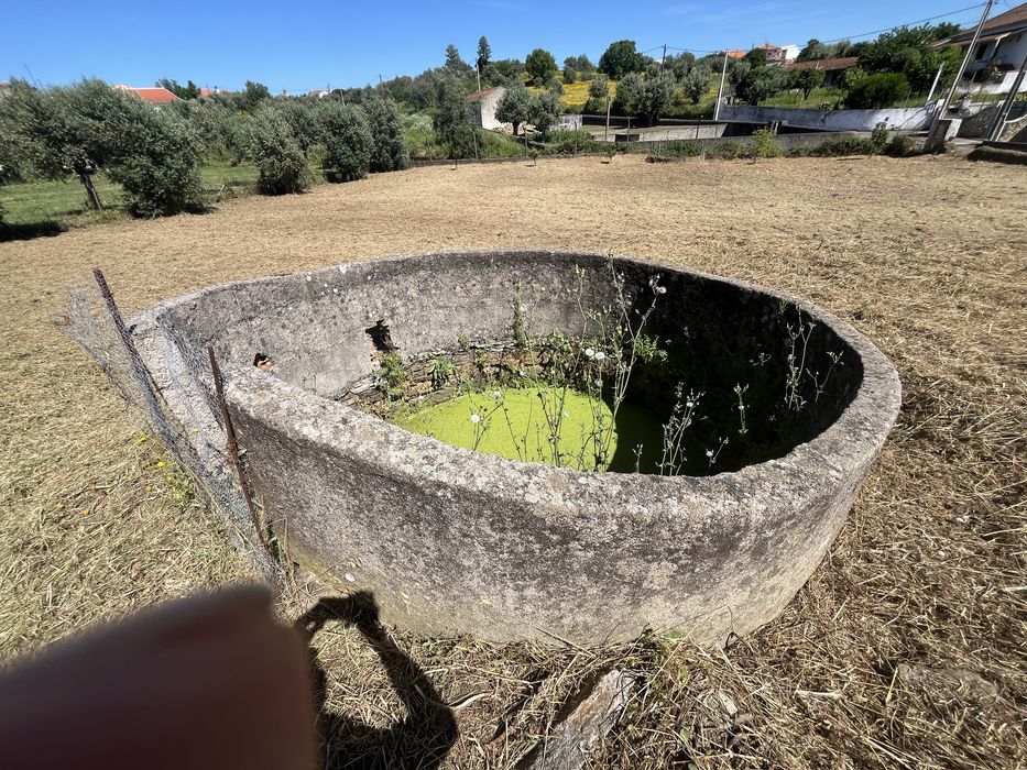 Ruina, terreno urbano com ruina com uma otima exposiçao solar
