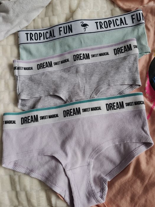 Zestaw t-shirt rajstopy bielizna dla dziewczynki 140 cm