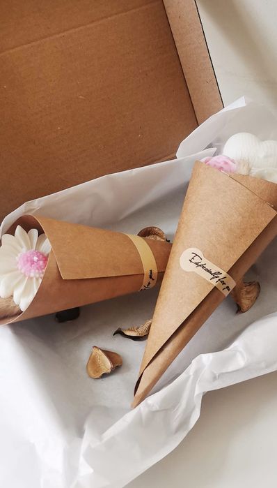 Ramo de flores com velas