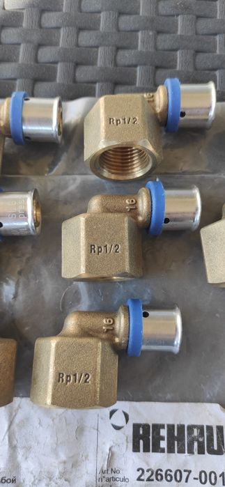 Kolanko przejściowe Rehau 16x2.0 - Rp 1/2 GZ 10 sztuk