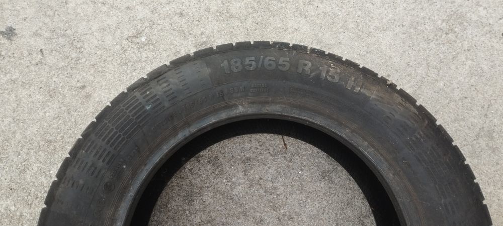Pneu 185/65/15 semi novo