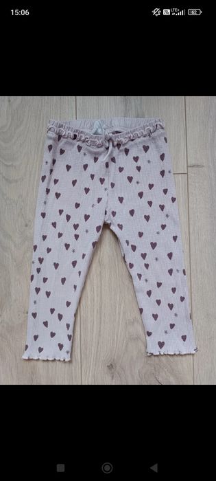 Spodnie legginsy getry fioletowe liliowe w serduszka 92 Zara