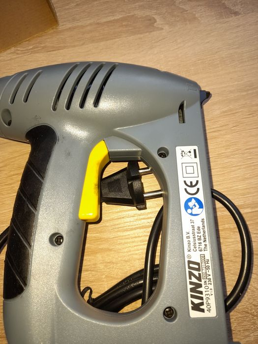 Szywacz do szywek i gwożdzi