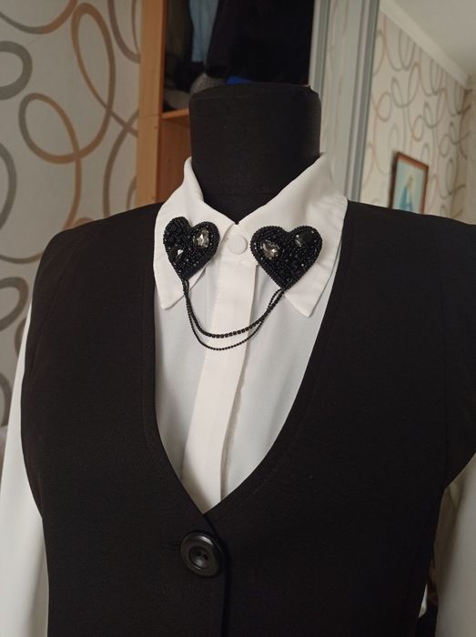 Подвійна брошка з бісеру «Чорні серця», ручна робота