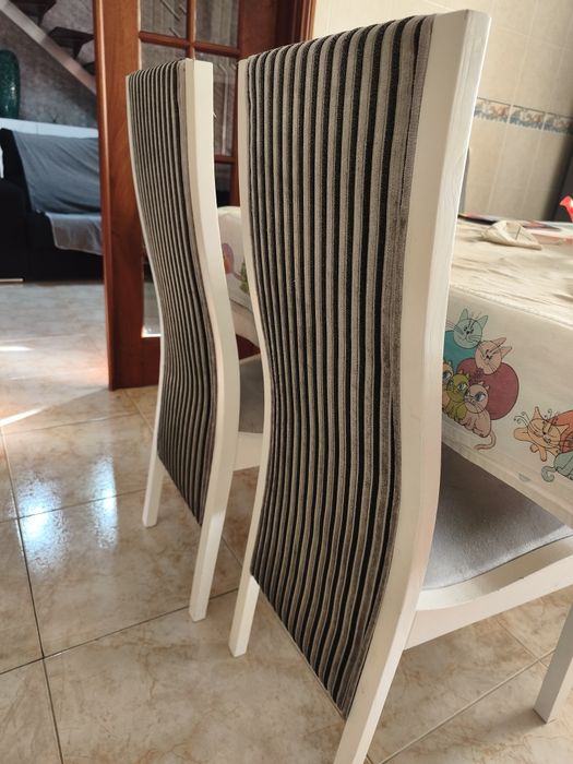 Mesa com base de vidro extensível e 6 cadeiras