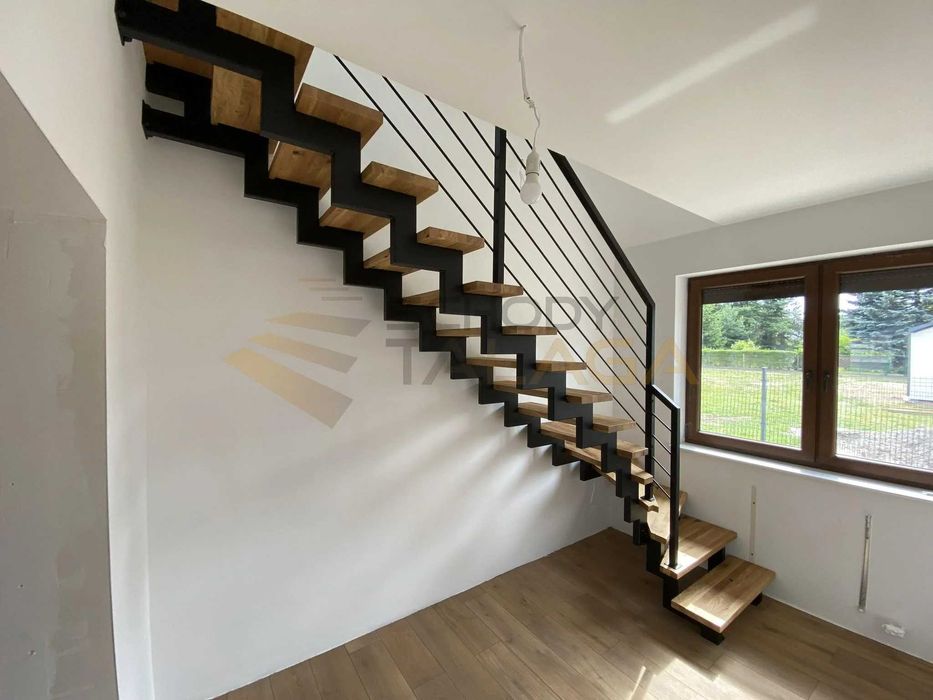 Schody loft na konstrukcji stalowej, metalowe, samonośne.