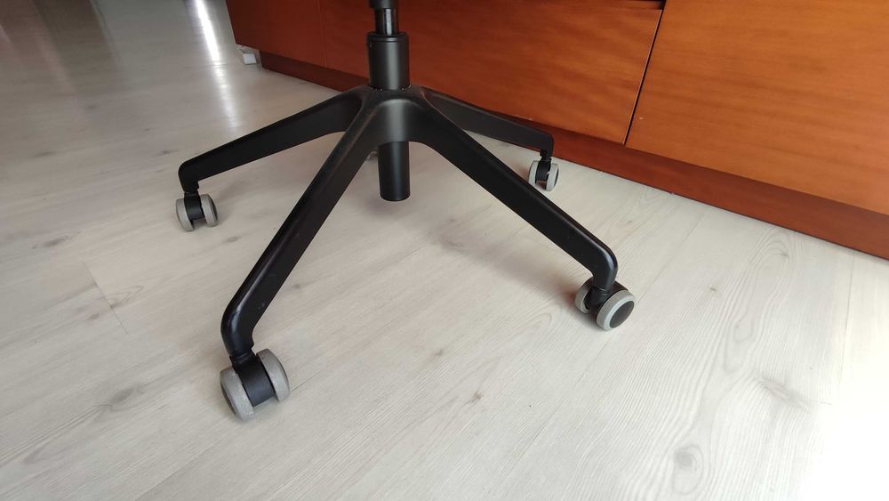 Cadeira Ikea LÅNGFJÄLL giratória c/braços, Gunnared azul em excelente estado