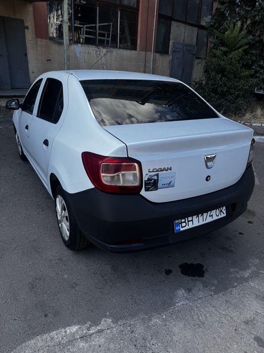 Dacia Logan 2016 год 1.6 Газ-бензин Оформление !