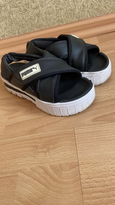 Стильні босоніжки Puma