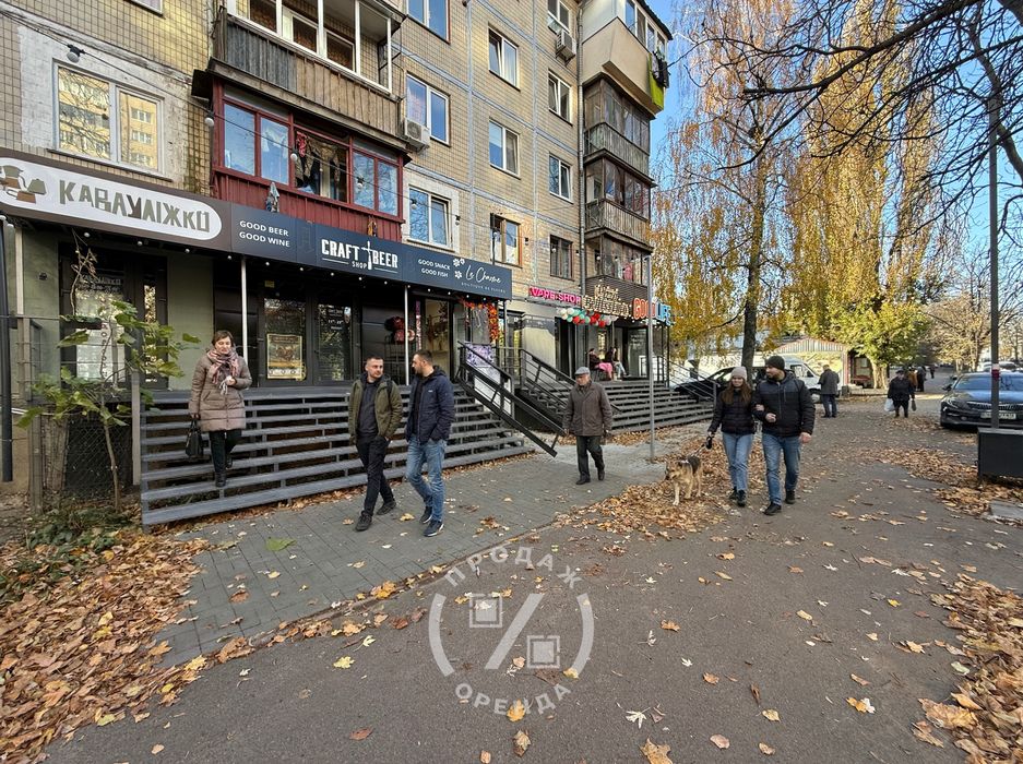 Фасад біля дверей АТБ! Діюча кав’ярня Goodlife, окупність менше 10 р.