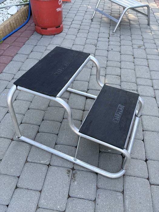 Aluminiowy stopień kempingowy renomowanej marki Milenco, model MGI Double Step