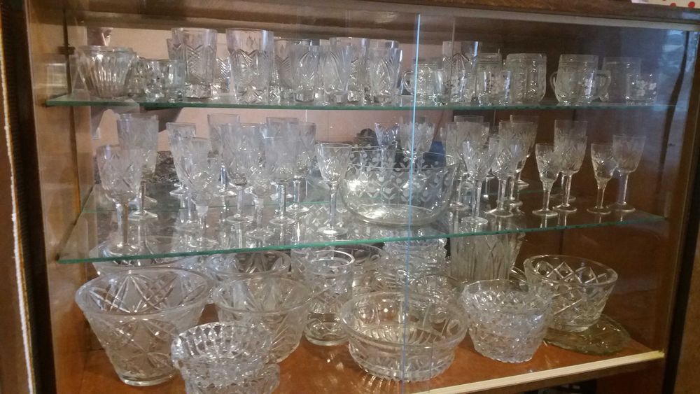 Хрусталь : вазы, пепельницы, рюмки и тд