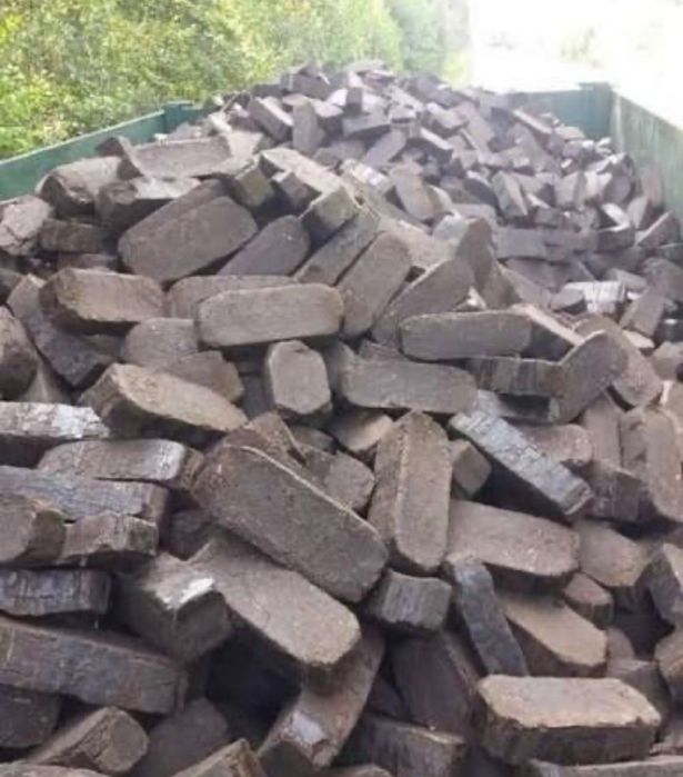 Торфобрикет 5900в ціна залежить від к- сті , є різне фасування