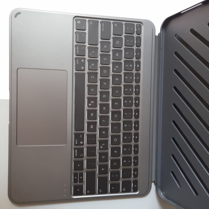 ESR Shift Series Etui z klawiaturą do iPad Pro 13" (M5/M4) – ciemnoszare