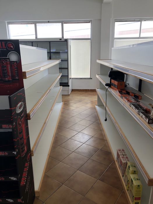 Prateleiras em madeira