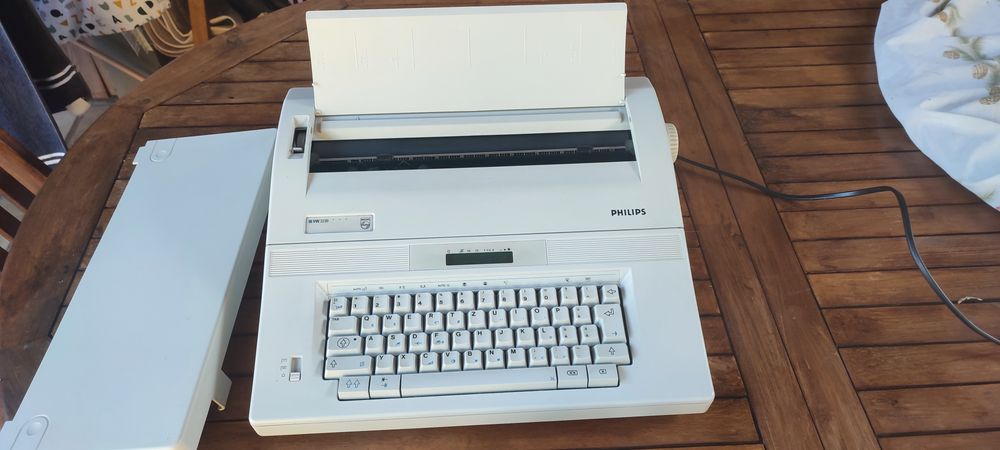 Máquina escrever elétrica