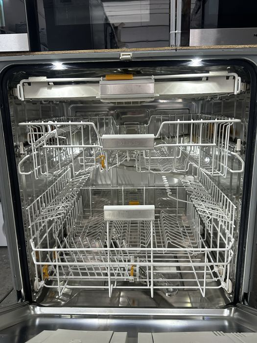 Посудомийна машина Miele G6990 SCi