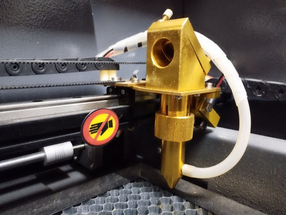 Продам лазерний станок СО2