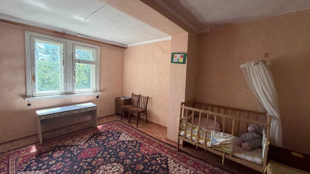 Продаж будинку поруч з річкою