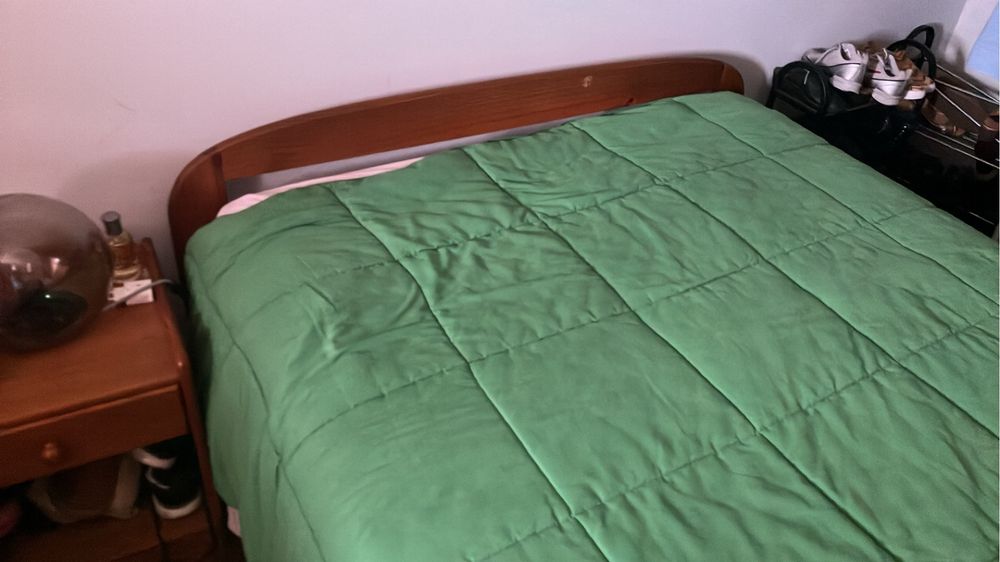 Quarto completo madeira maciça com colchao usado