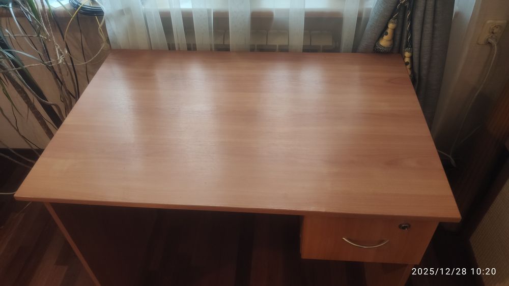 Письмовий стіл (писменный стол)