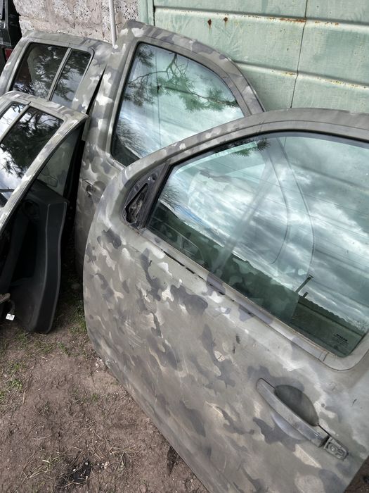 Двері передні та задні нісан навара д40 2006 рік Nissan navara d40