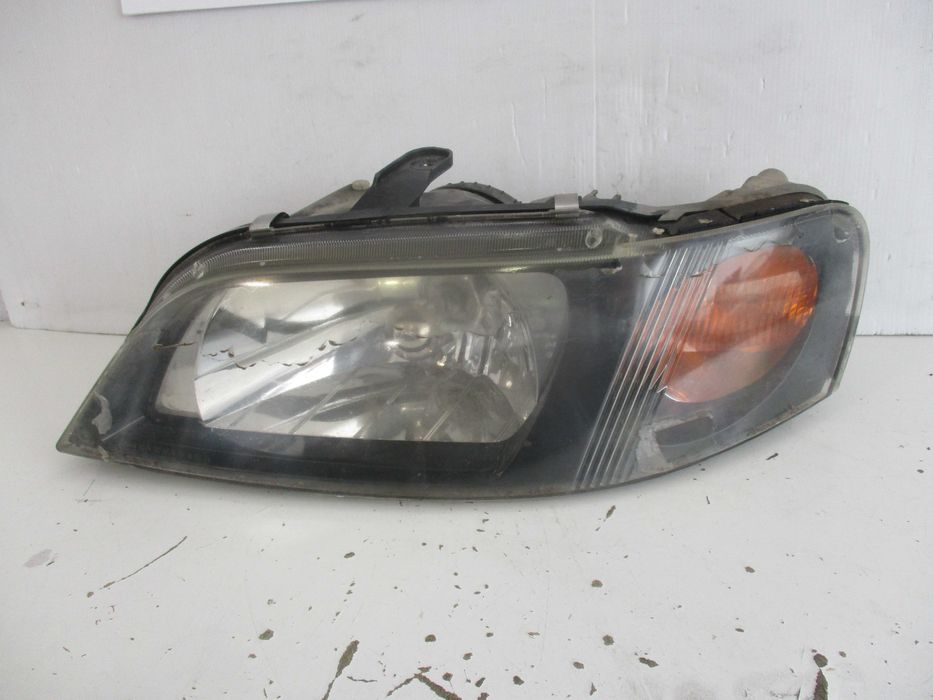 farol Direito mitsubishi space star 2003