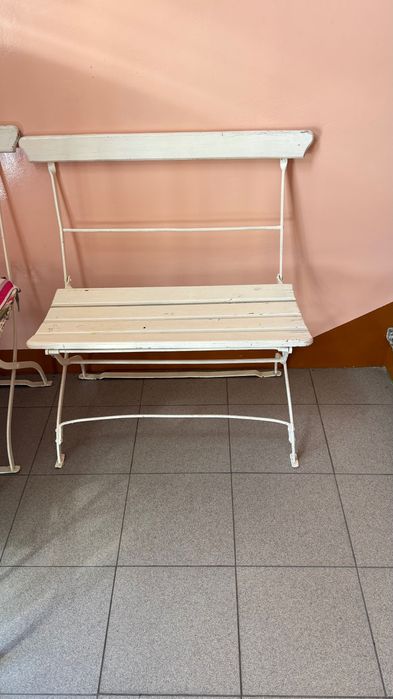 Meble ogrodowe do renowacji – ławka, 2 krzesła, stolik z półką
