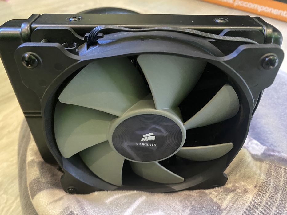 Corsair H60 Cooler64739684179203121