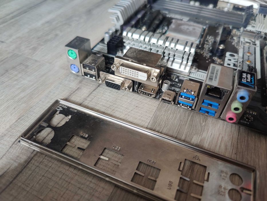 Материнська плата ASRock AB350M Pro4 (sAM4, AMD B350, PCI-Ex16) ryzen