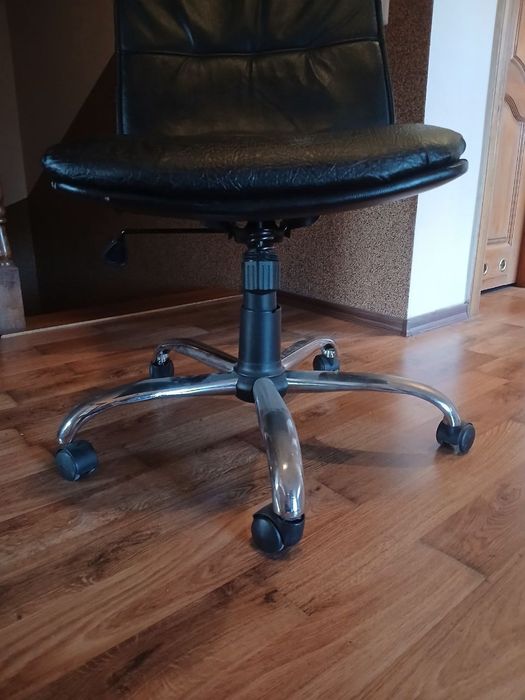 Продаю реально в хорошому стані крісло!!!